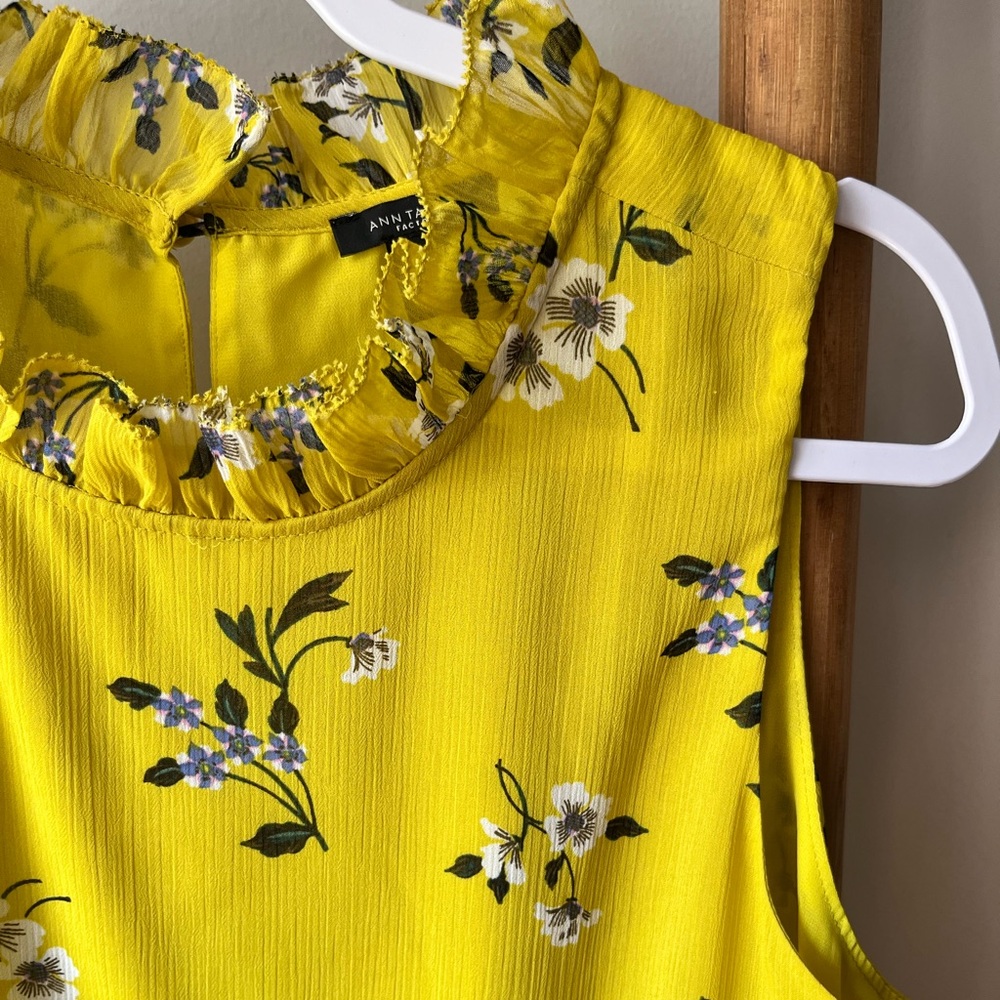 Floral yellow Ann Taylor Blouse! Size M.